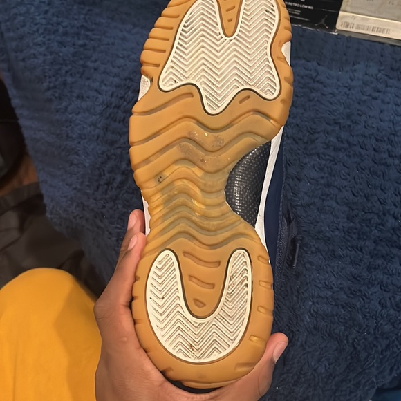 Air Jordan 11 Retro Low GS ‘Navy Gum’ - Picture 5 of 7